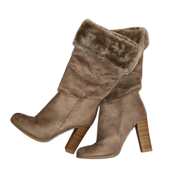 Wild Diva Shoes - ⭐️ HOST PICK ⭐️ Wild Diva Suede Boots Size 8.5